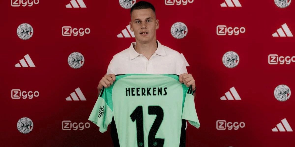 Kiper Muda Ajax Siap Belajar dan Bersaing Bersama Maarten Paes