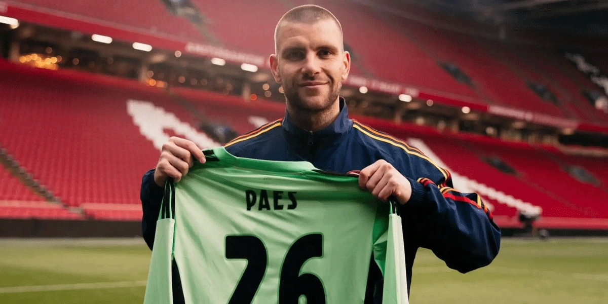 Kiper Muda Ajax Siap Belajar dan Bersaing Bersama Maarten Paes